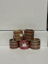 Load image into Gallery viewer, GLASS BANGLES IN PLASTIC BOX 18 C/S
